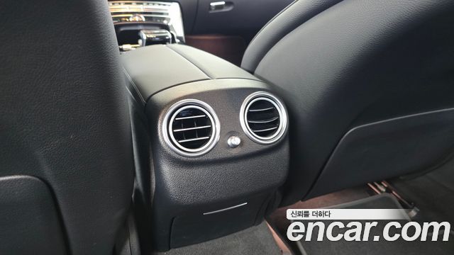 Mercedes-Benz E-Class 2019 — photo 31