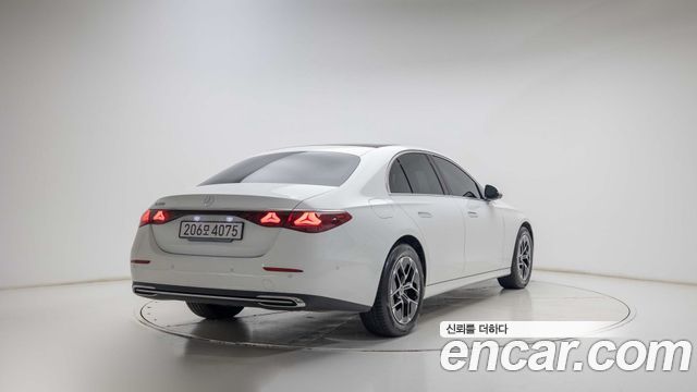 Mercedes-Benz E-Class 2026 — photo 2