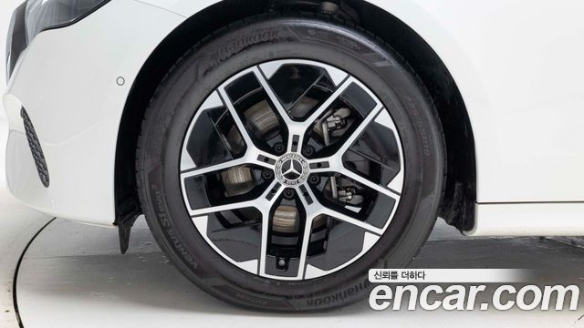 Mercedes-Benz E-Class 2026 — photo 5