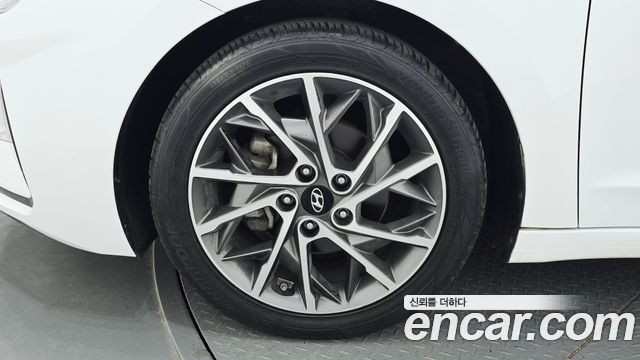 Hyundai AVANTE 2020 — photo 5