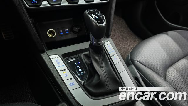 Hyundai AVANTE 2020 — photo 12