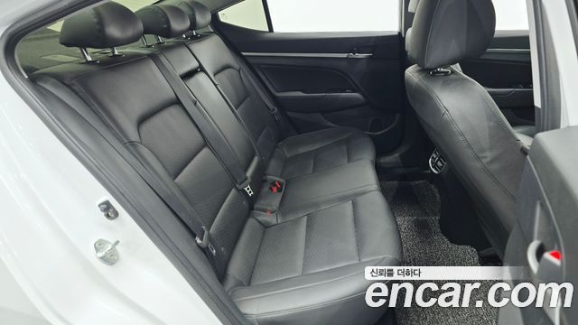 Hyundai AVANTE 2020 — photo 18