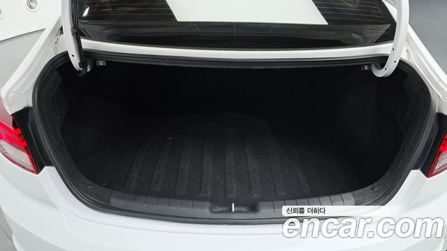 Hyundai AVANTE 2020 — photo 25