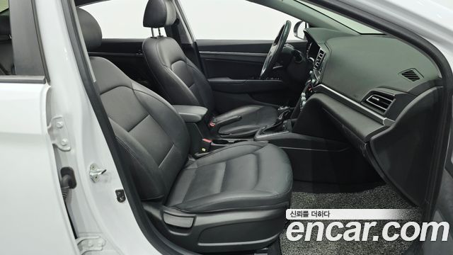 Hyundai AVANTE 2020 — photo 16