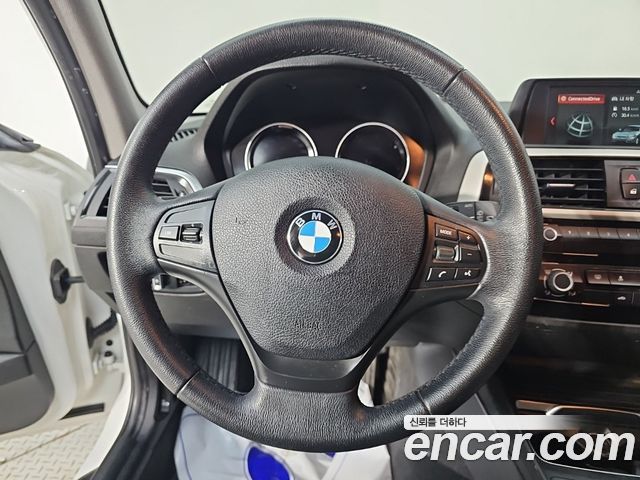 BMW 1-Series 2018 — photo 9