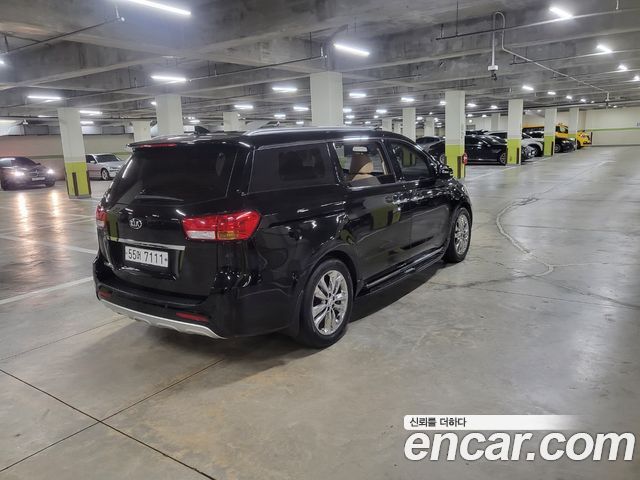 Kia Canival 2017 — photo 9