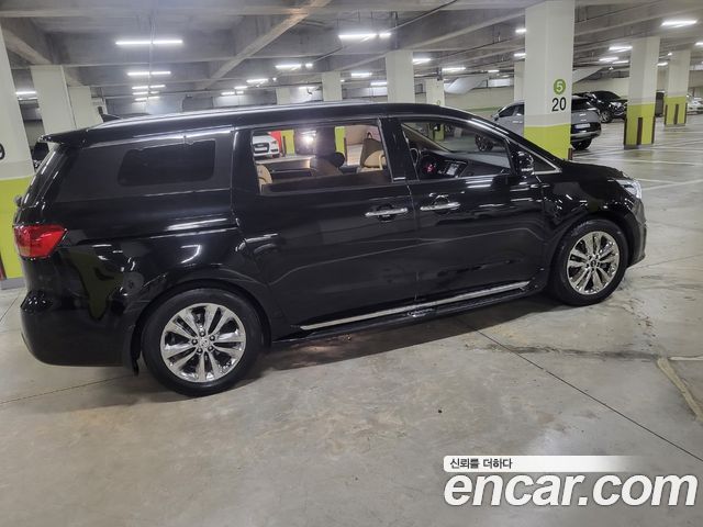 Kia Canival 2017 — photo 10