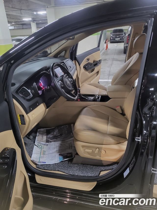 Kia Canival 2017 — photo 12