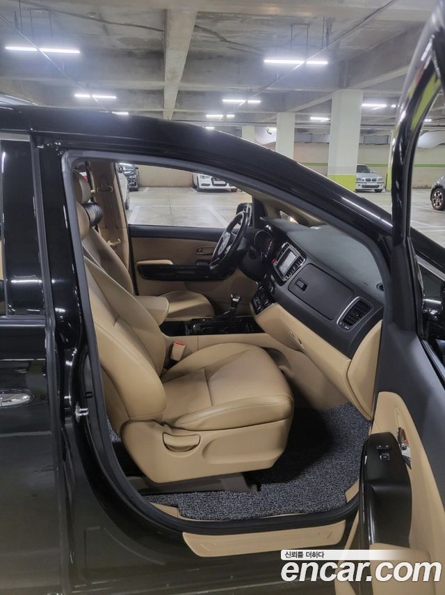 Kia Canival 2017 — photo 14
