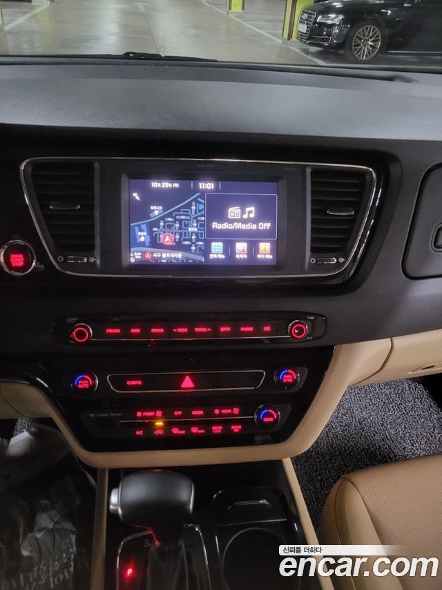 Kia Canival 2017 — photo 18