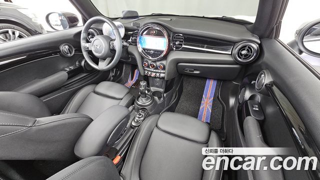 Mini Cooper Convertible 2024 — photo 10