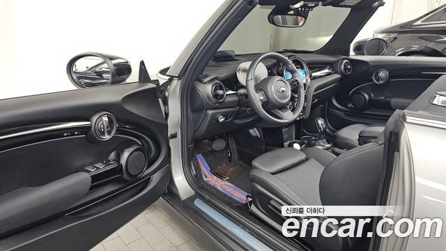 Mini Cooper Convertible 2024 — photo 13