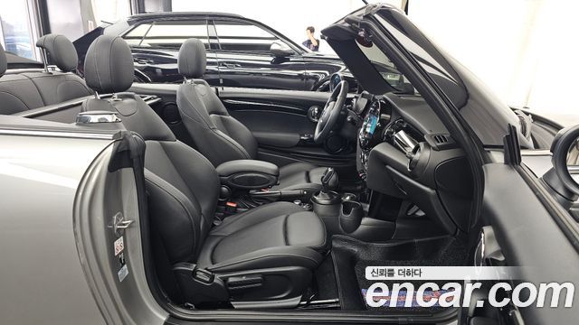 Mini Cooper Convertible 2024 — photo 17