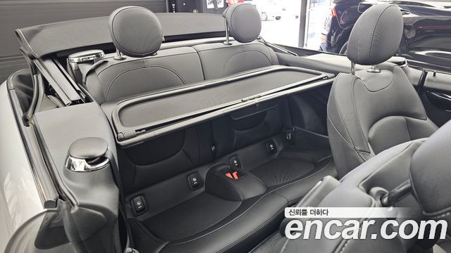 Mini Cooper Convertible 2024 — photo 18