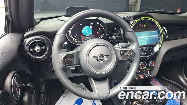 Mini Cooper Convertible 2024 — photo 19