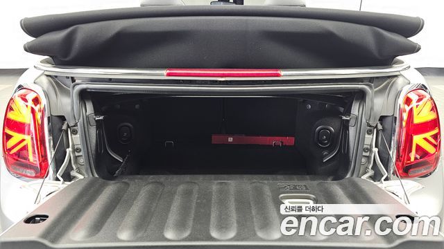 Mini Cooper Convertible 2024 — photo 26