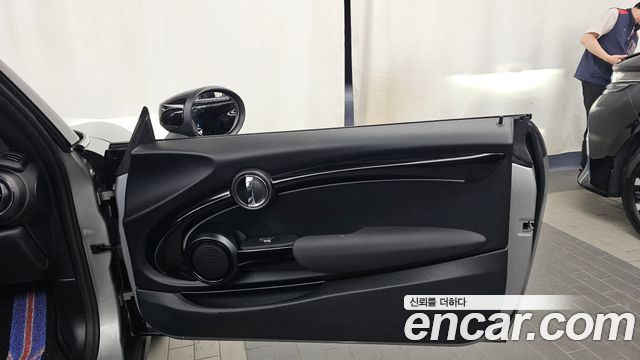 Mini Cooper Convertible 2024 — photo 15