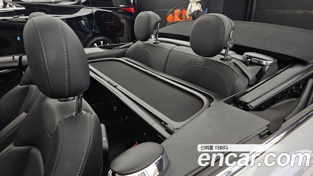 Mini Cooper Convertible 2024 — photo 16