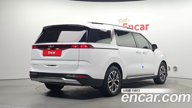 Kia Canival 2022 — photo 2
