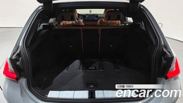 BMW 3-Series 2023 — photo 25