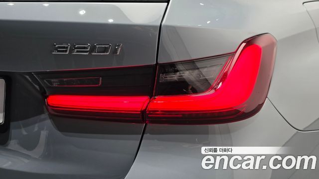 BMW 3-Series 2023 — photo 9