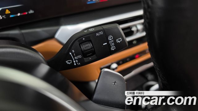 BMW 3-Series 2023 — photo 28