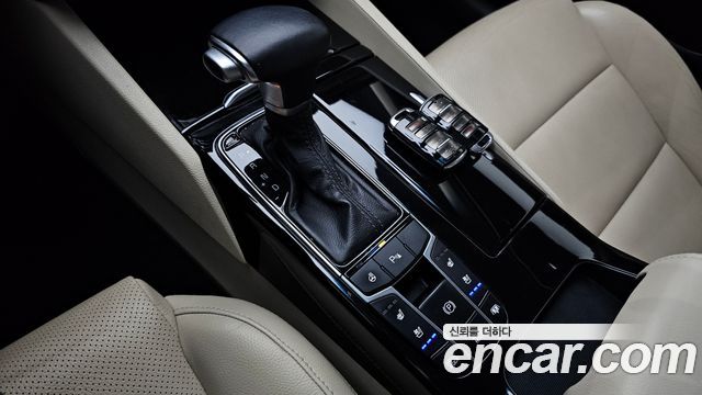 Kia K7 2016 — photo 12