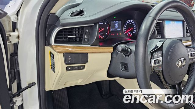 Kia K7 2016 — photo 22