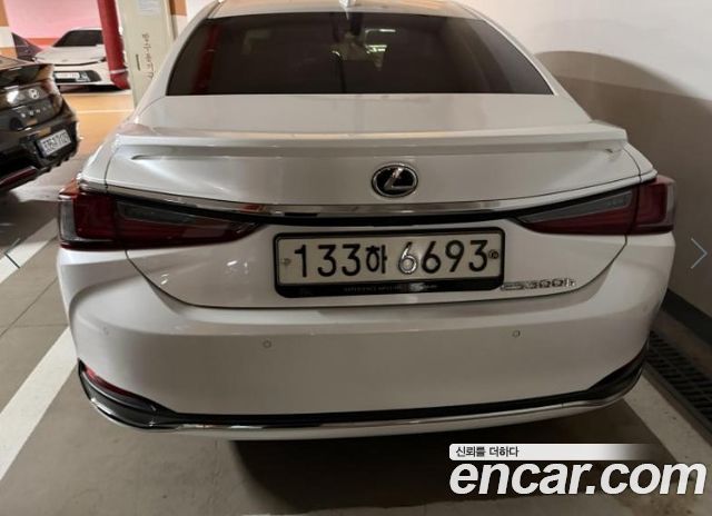 Lexus ES 2023 — photo 2
