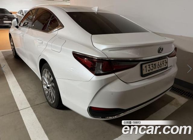 Lexus ES 2023 — photo 3