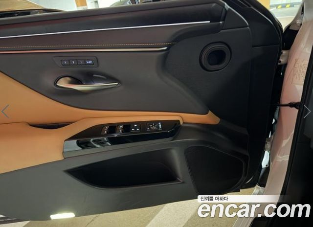 Lexus ES 2023 — photo 9