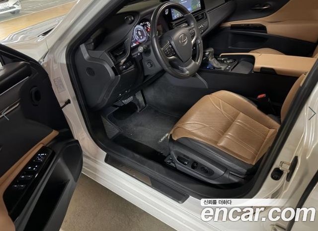 Lexus ES 2023 — photo 10