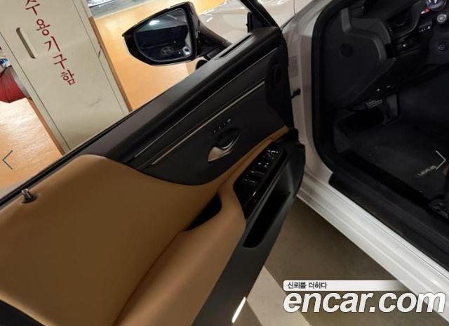 Lexus ES 2023 — photo 11