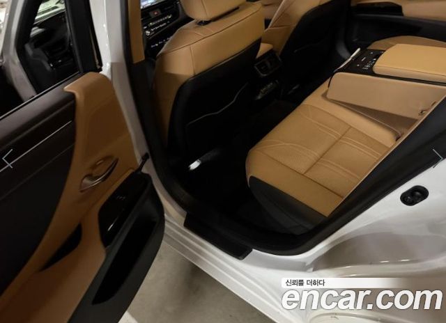Lexus ES 2023 — photo 12