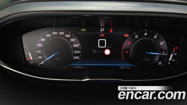 Peugeot 5008 2022 — photo 11