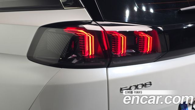 Peugeot 5008 2022 — photo 9