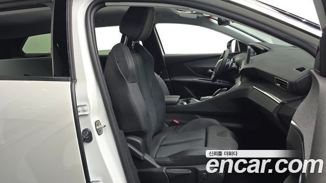 Peugeot 5008 2022 — photo 16