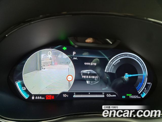 Genesis GV70 2022 — photo 17