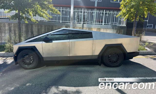 Tesla Cybertruck 2026 — photo 3