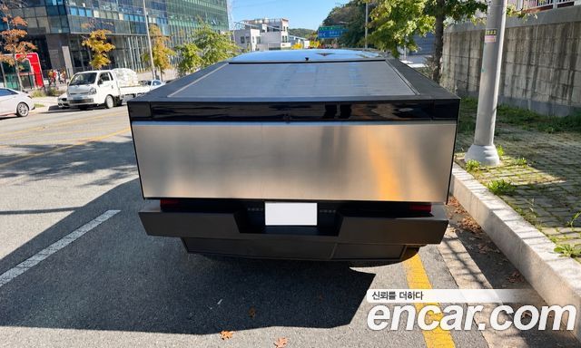 Tesla Cybertruck 2026 — photo 4