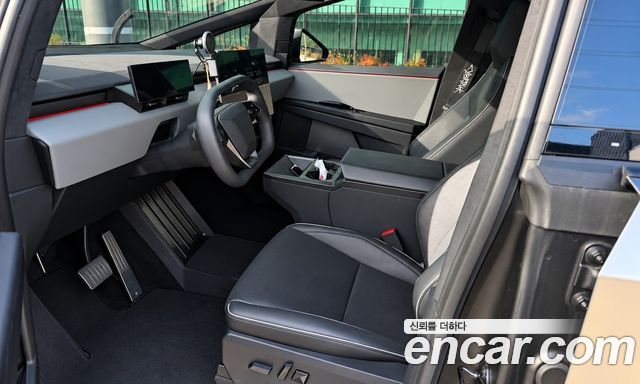 Tesla Cybertruck 2026 — photo 7