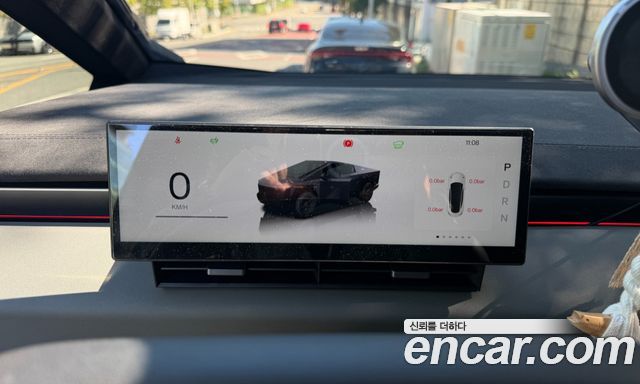 Tesla Cybertruck 2026 — photo 9