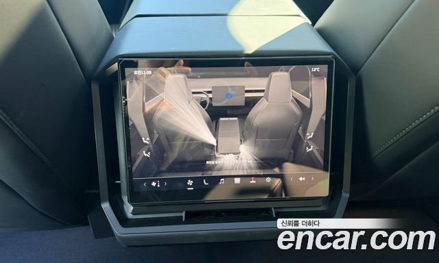 Tesla Cybertruck 2026 — photo 11