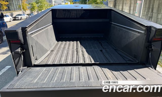 Tesla Cybertruck 2026 — photo 12