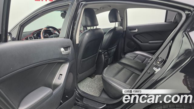 Kia K3 2014 — photo 11