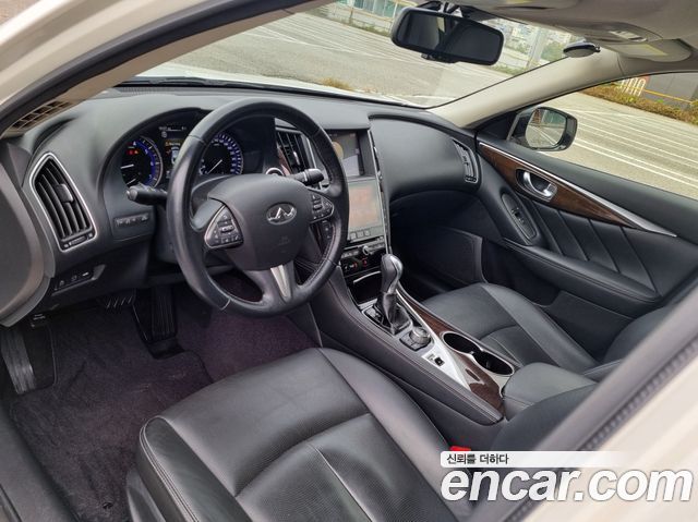 Infiniti Q50 2016 — photo 9