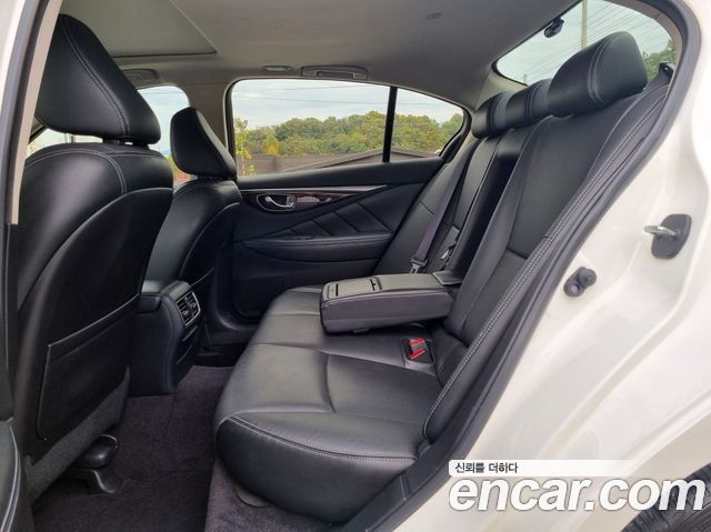 Infiniti Q50 2016 — photo 11