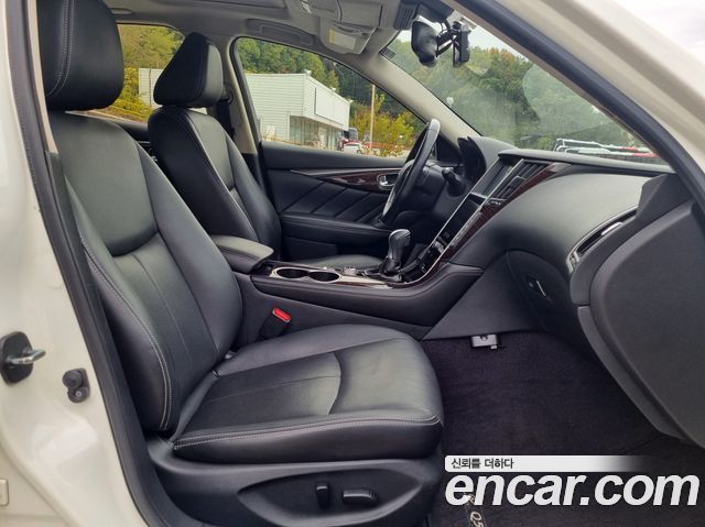 Infiniti Q50 2016 — photo 13