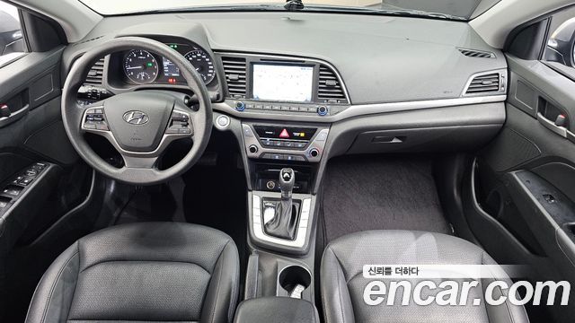 Hyundai AVANTE 2018 — photo 10