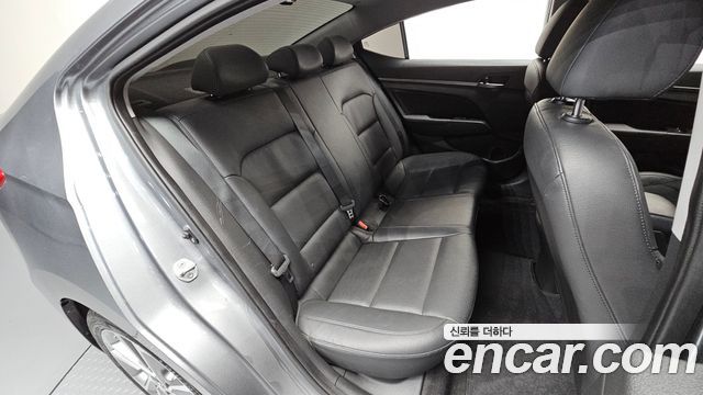 Hyundai AVANTE 2018 — photo 17